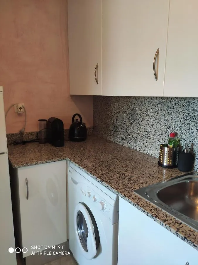 APPART STANDING 2 chambres 2SDB clim PISCINE PARKING WIFI TERRASSE 21m2 LOCAL VELO Port-Aventura, plage, centre Salou