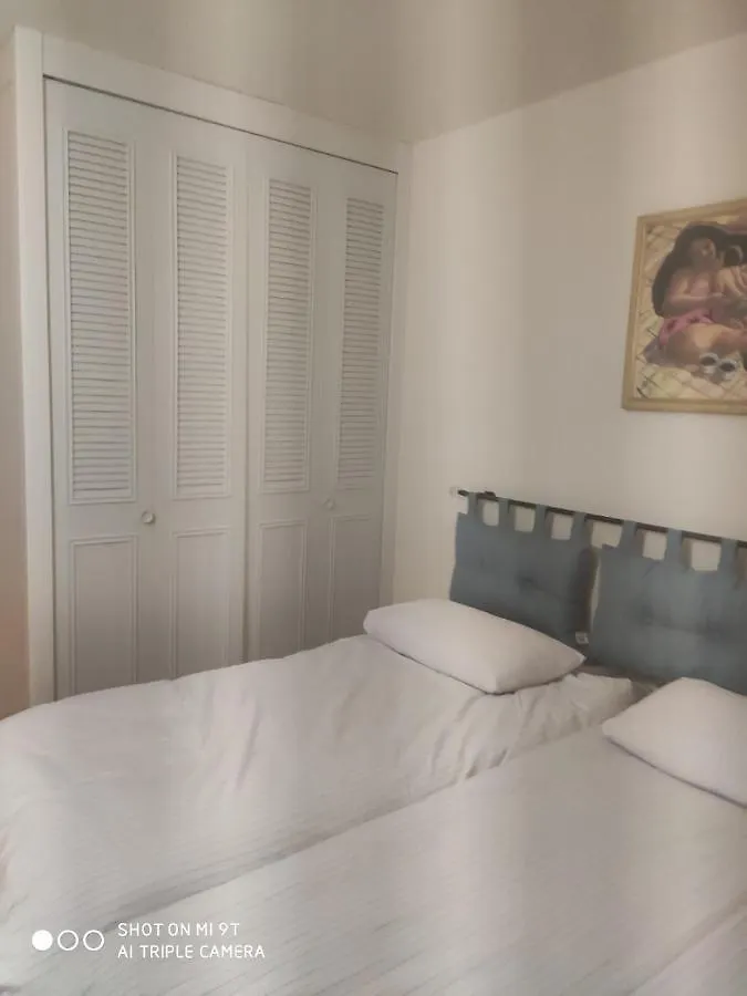APPART STANDING 2 chambres 2SDB clim PISCINE PARKING WIFI TERRASSE 21m2 LOCAL VELO Port-Aventura, plage, centre Salou Appartement